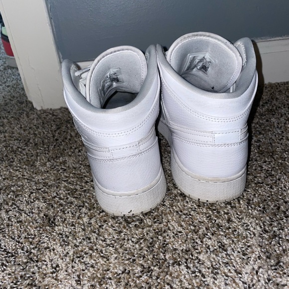 TRIPLE WHITE JORDAN 1 GS - Picture 4 of 5